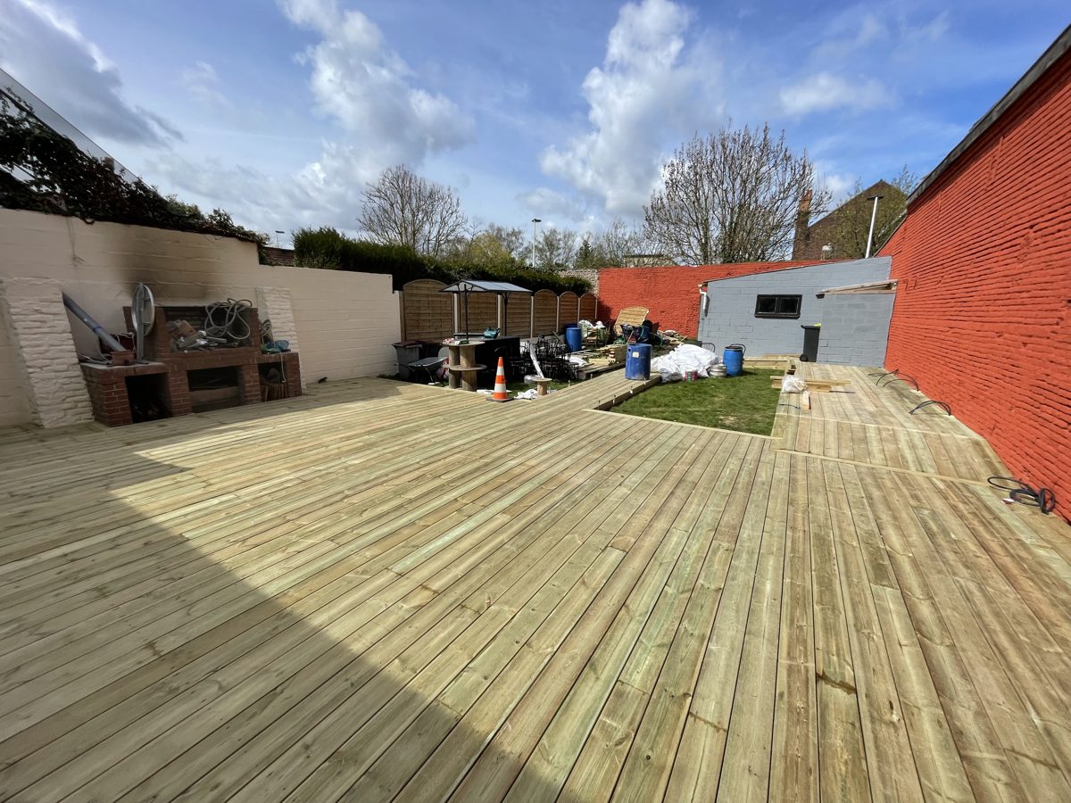 Grande terrasse en bois